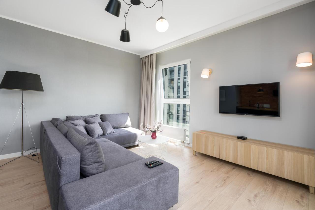 Family Lake Malta By Renters